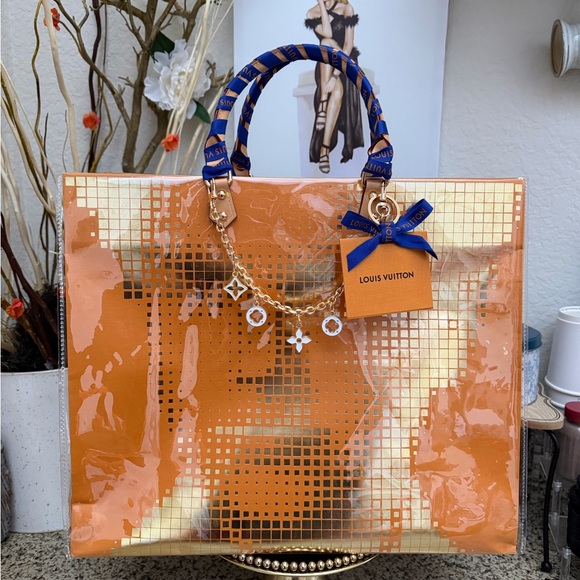 🧡🧡Louis Vuitton XL Gift Bag Tote 🧡🧡 - Picture 1 of 7